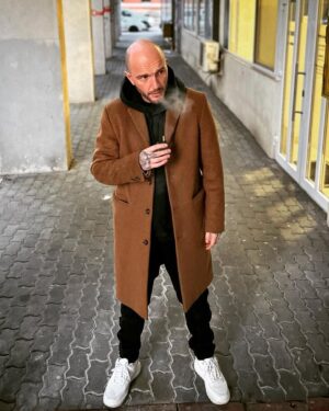 Cătălin Bordea Instagram - Aranjând texte in cap…