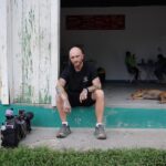 Cătălin Bordea Instagram – Diseară mă părăsește cameramanul, Nelu se transformă în câine și un mustăcios râde de mine. Vis. @americaexpressromania @nelucortea @mariannegotei