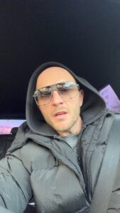 Cătălin Bordea Instagram - Soy un hombre de toată banana(Palavra) @americaexpressromania