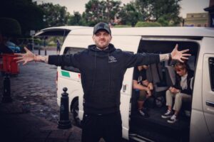 Cătălin Bordea Instagram - Am plecat spre Guatemala să ne luăm la trântă cu jaguarii!!! Mulțumim @puya_dragos pentru ajutor!!!! @nelucortea @americaexpressromania  @vladcazino