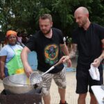Cătălin Bordea Instagram - Diseară am probleme cu capul, @nelucortea mănâncă iar și apoi îl car ca nu se mai poate mișca. @americaexpressromania