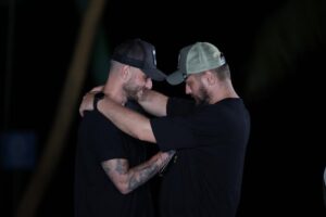 Cătălin Bordea Instagram - O curbă a schimbat tot, lins pe chelie de @nelucortea și plecat la IMUNITATE! Bum!!! @americaexpressromania