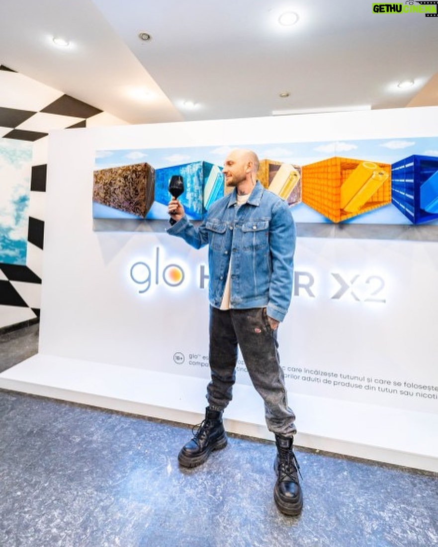 Cătălin Bordea Instagram - In fiecare zi, de luni pana duminica, puteti vizita expozitia Reverse Perspective by @glo_romania . In Galeria de pe Calea Victoriei 91-93 expun cei de la @sweet_damage_crew si daca sunteti in cautarea relaxarii prin centrul Bucurestiului sau vreti sa vedeti o noua instalatie de arta contemporana, va indemn sa nu ratati expozitia.