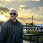Cătălin Bordea Instagram – Poza clasică de pe site-urile de matrimoniale care arată clar că sunt o fire complicată și imi plac turnurile.