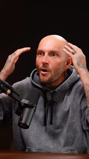Cătălin Bordea Instagram - Poate cu ocazia asta, veti termina cu aceasta confuzie care nu face bine nici unuia dintre noi. De pe 8 Decembrie va invit la primul special de stand-up comedy in cinematografe. Se numeste “Teoria Conspiratiei”! Bravo @bordeacatalin si intregii echipe pentru curaj si dedicare! #podcast #lafileu