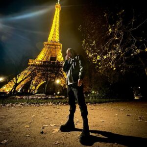 Cătălin Bordea Instagram - Croasante, Șampanie și oameni mișto. Merci Romanians du Paris!!!
