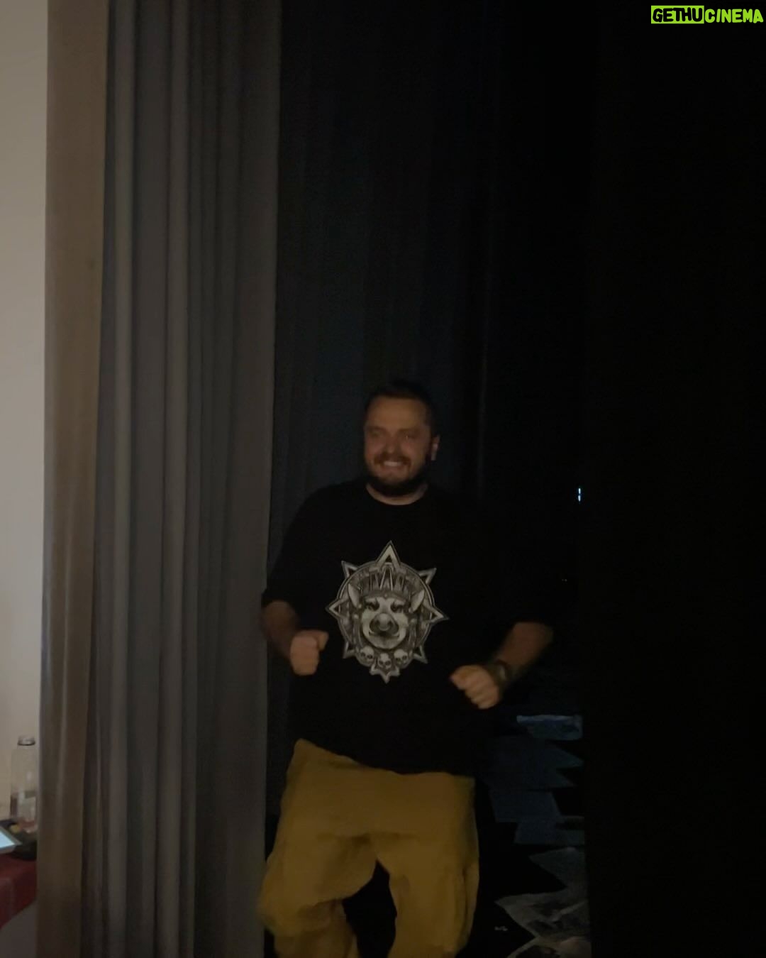 Cătălin Bordea Instagram - Aseară, la Blaj, am filmat Specialul lui @bordeacatalin — Teoria Conspirației. ✨ Și a fost cu adevărat #special, încărcat cu emoție multă, muncă, suflet #raw și povești frumoase, spuse admirabil la microfon de al nostru minunat #headliner, Cătălin. A fost superb și mai multe cuvinte sunt de prisos pentru a descrie ce s-a întâmplat, real, aseară. Dar ai în ultimul highlight mai multe imagini #BehindTheScene care să te ajute să îți faci o mică idee despre happeningul de ieri de la Palatul de Cultură Blaj. #bordea #special #specialbordea #teoriaconspiratiei Palatul Cultural Blaj