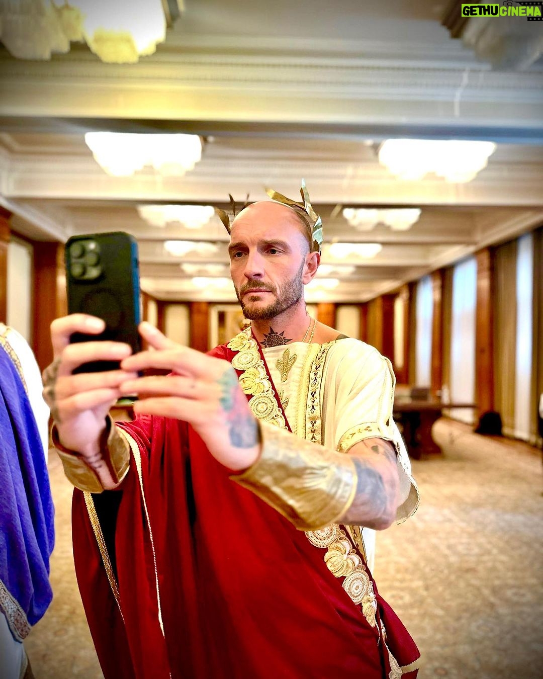 Cătălin Bordea Instagram - Portretul unui influencer bătrân. Palatul Snagov