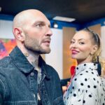 Cătălin Bordea Instagram – În timpul liber suntem statui de ceară la un milionar din provincie. @delia