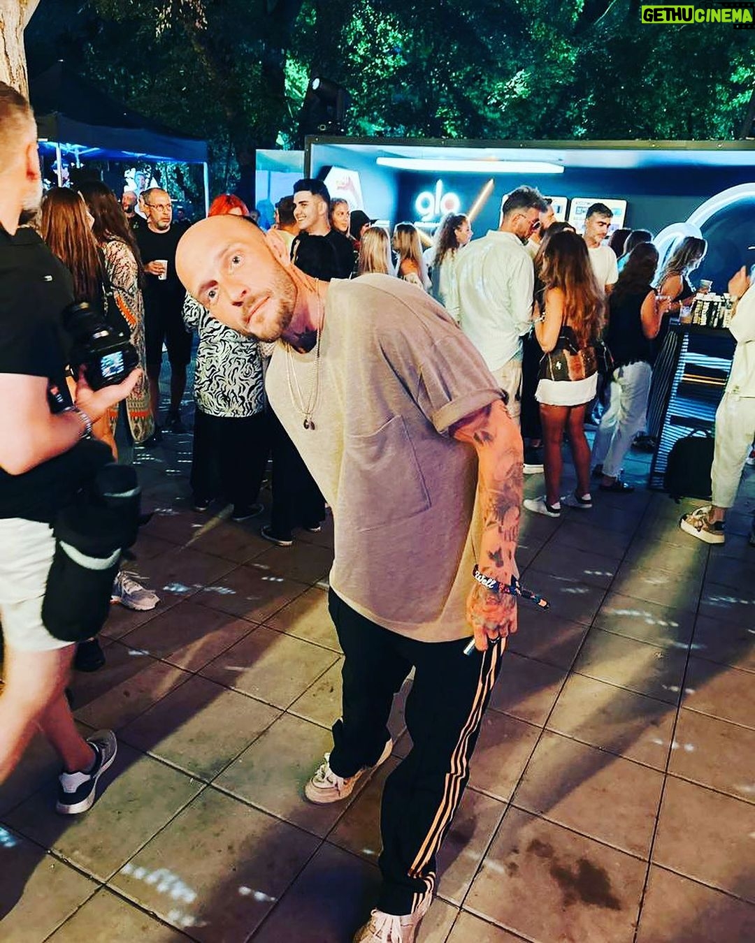 Cătălin Bordea Instagram - Nopti de @summerwellfest petrecute asa cum trebuie la Fun in the Air Party by @glo_romania . Seara trecută a fost pe cinste. M-am distrat si m-am intalnit cu oameni super faini pe care nu ii mai văzusem demult #gloRomania #SummerWell
