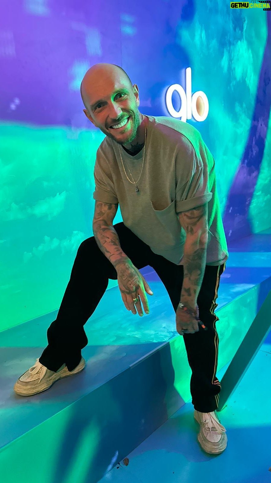 Cătălin Bordea Instagram - Astăzi m-am distrat super mișto alături de prietenii de la @glo_romania la Fun in the AIR Party. Dar partea faină e că mai sunt două zile de creat amintiri de festival.