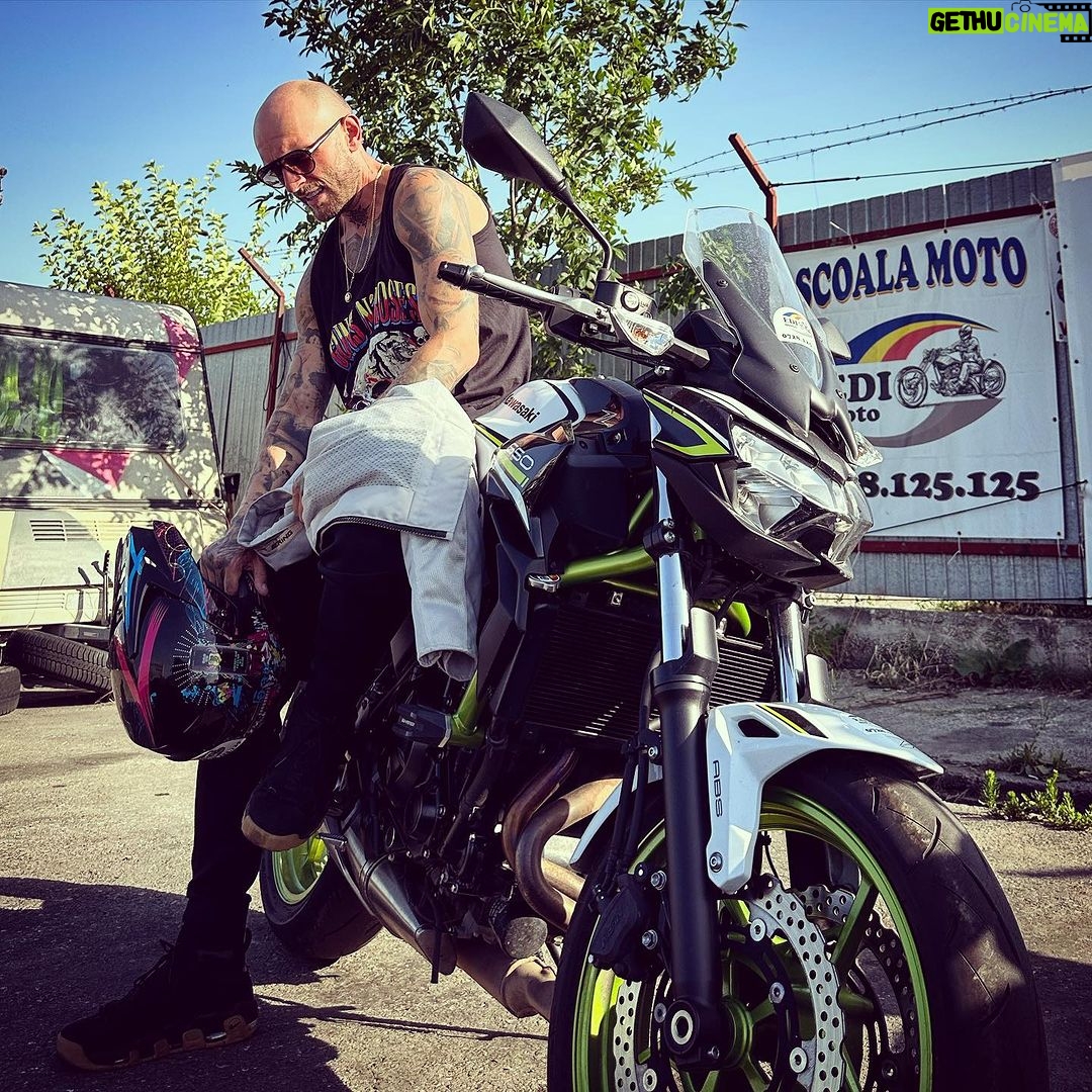 Cătălin Bordea Instagram - În curând pe marile șosele! @edimoto.ro Edi Moto - Școala de șoferi