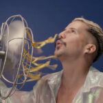 Caio Braz Instagram - Melhor época do ano? Carnaval! O que queremos fazer? Beijar na boca Como queremos essa boquinha? Refrescante e gostosinha Por isso quem tá comigo no Galo da Madrugada e no Carnaval é a @sorrisobrasil .Acompanhem nossa cobertura do maior bloco do mundo aqui 🤭❤️ Recife, Brazil