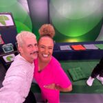 Caio Braz Instagram - hoje eu fui ao esporte espetacular como convidado da @ge.globo, edição comemorativa de 50 anos. nunca esperei que isso fosse acontecer na minha vida, mesmo. eu tenho gostado muito de cobrir os eventos esportivos. todo mundo é super educado, gentil, amoroso. é um ambiente que todo mundo torce por todo mundo, encontra seu espaço, tem uma saúde mental muito trabalhada. me surpreende a cada dia essa delicadeza. são muitas histórias marcantes, super brasileiras, representativas, icônicas. essa gentileza é a verdadeira medalha de ouro. São Paulo, Brazil