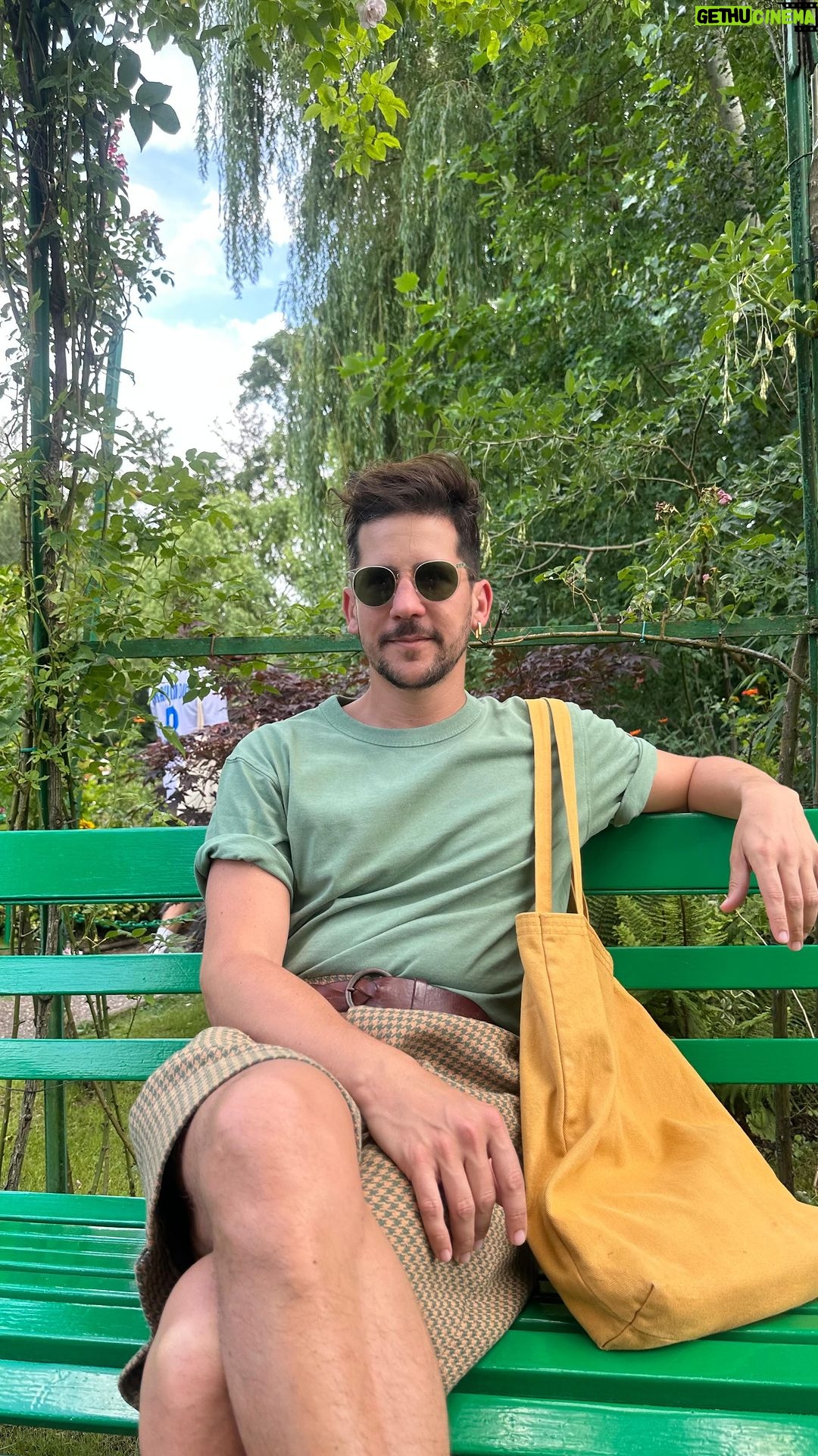 Caio Braz Instagram - eu estou muito chocado com esse aplicativo Captions que traduz qualquer texto, tanto a parte falada em dublagem, como legenda, em outras línguas. A Inteligência Artificial tem MUITOS desafios éticos, mas há muita coisa divertida a se explorar também Paris, France