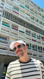 Caio Braz Instagram - Vocês sabiam que o Edifício Copan tem um irmão no sul da França? É o Edifício La Cité Radieuse, em Marselha: você já tinha ouvido falar nele? Paris, France
