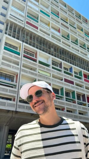 Caio Braz Instagram - Vocês sabiam que o Edifício Copan tem um irmão no sul da França? É o Edifício La Cité Radieuse, em Marselha: você já tinha ouvido falar nele?