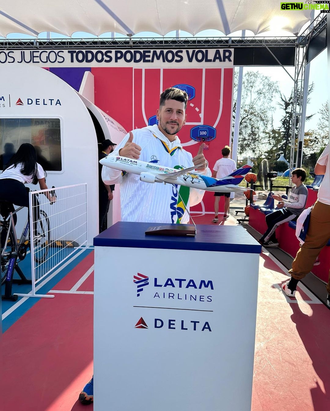 Caio Braz Instagram - Obrigado @latambrasil por esse convite especial para viver os Jogos Pan-Americanos 2023! E obrigado por serem os patrocinadores desse evento tão importante para nós, latino-americanos ❤️ muito chique #todospodemosvoar Santiago, Chile