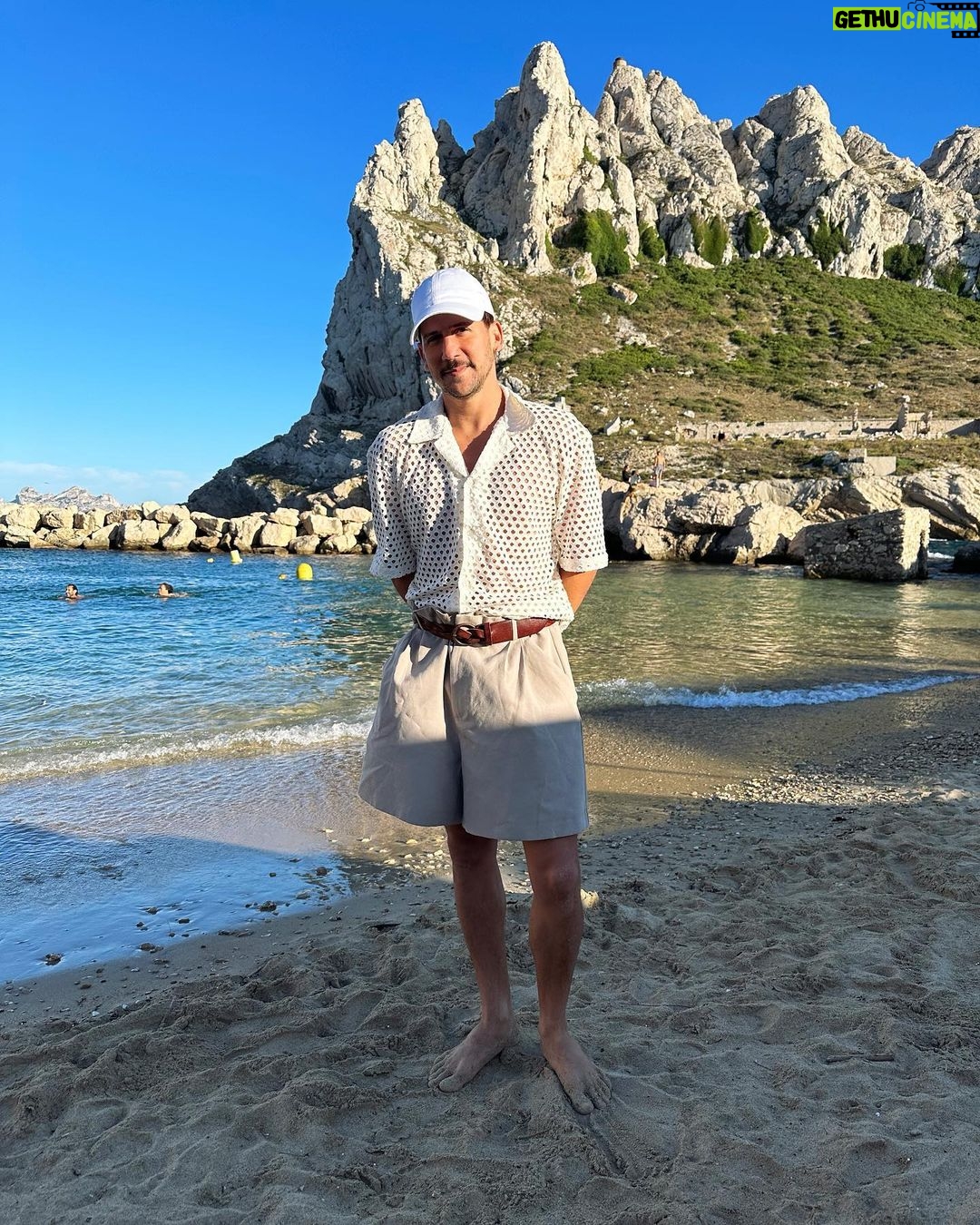 Caio Braz Instagram - mode vacances Calanques de Marseille