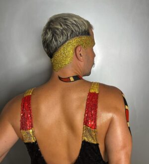 Caio Braz Instagram - COBRA CORAL
PEQUENINA, TRELOSA & VENENOSA

look: @camilaferza @studioferza 
make: @fernandagodoy.makeup 

essa cobra coral tava linda ontem no Marco Zero, abrindo os trabalhos do Carnaval do Recife. obrigado pelo espaço @prefeiturarecife @joaocampos @gilbertoprazeres @ninivecaldas @arruda.jailton