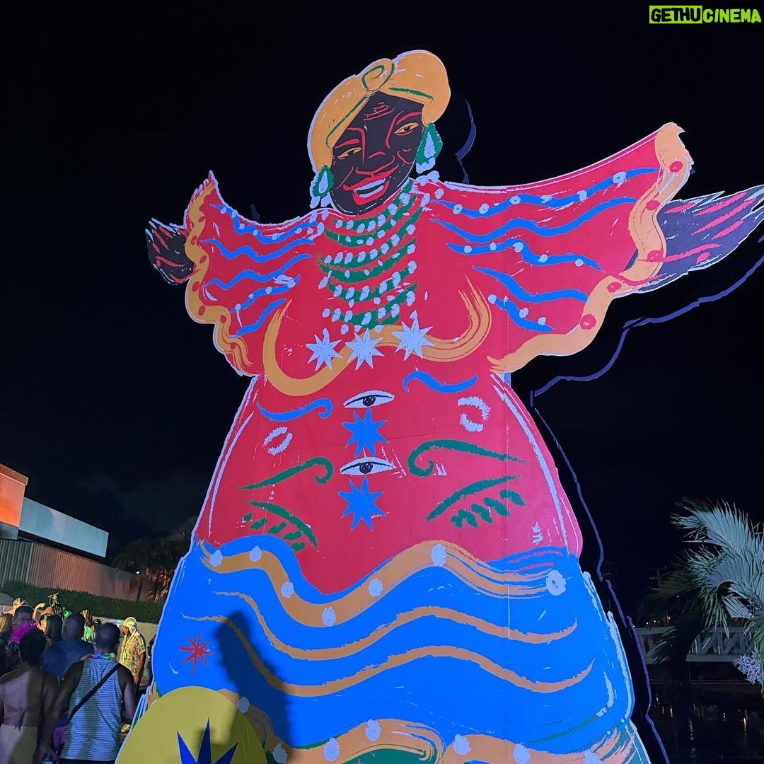 Caio Braz Instagram - de chapeu de sol aberto pelas ruas, eu vou… a multidão me acompanha, eu vou… baile municipal do recife Recife, Brazil