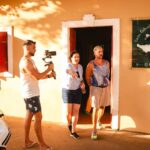 Caio Braz Instagram - Estivemos nos últimos dois dias em Fernando de Noronha gravando um episódio especial pra @globopernambuco chamado Carnaval Noronha. Vai ao ar no Sábado de Carnaval e ficou uma delícia! Obrigado a todos os parceiros dessa caminhada e pela acolhida generosa. Falou Pernambuco eu tô dentro 🩷 @joaopaulogomes @liviafranca @eltondecastroo @julianafarujo @paulawalter @thainafreitas_ @cai0marques @berna.art @mottafoto @agenciaprensa @joaopaulogomes @liviafranca @fortenoronha @almirrouche @sambaprosamigos @ailtonfloroficial