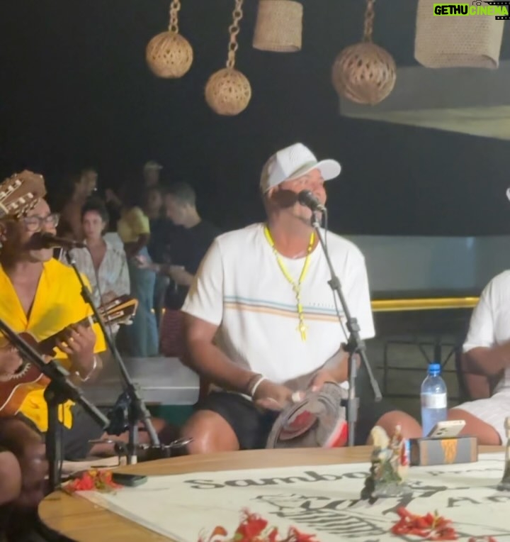 Caio Braz Instagram - Estivemos nos últimos dois dias em Fernando de Noronha gravando um episódio especial pra @globopernambuco chamado Carnaval Noronha. Vai ao ar no Sábado de Carnaval e ficou uma delícia! Obrigado a todos os parceiros dessa caminhada e pela acolhida generosa. Falou Pernambuco eu tô dentro 🩷 @joaopaulogomes @liviafranca @eltondecastroo @julianafarujo @paulawalter @thainafreitas_ @cai0marques @berna.art @mottafoto @agenciaprensa @joaopaulogomes @liviafranca @fortenoronha @almirrouche @sambaprosamigos @ailtonfloroficial
