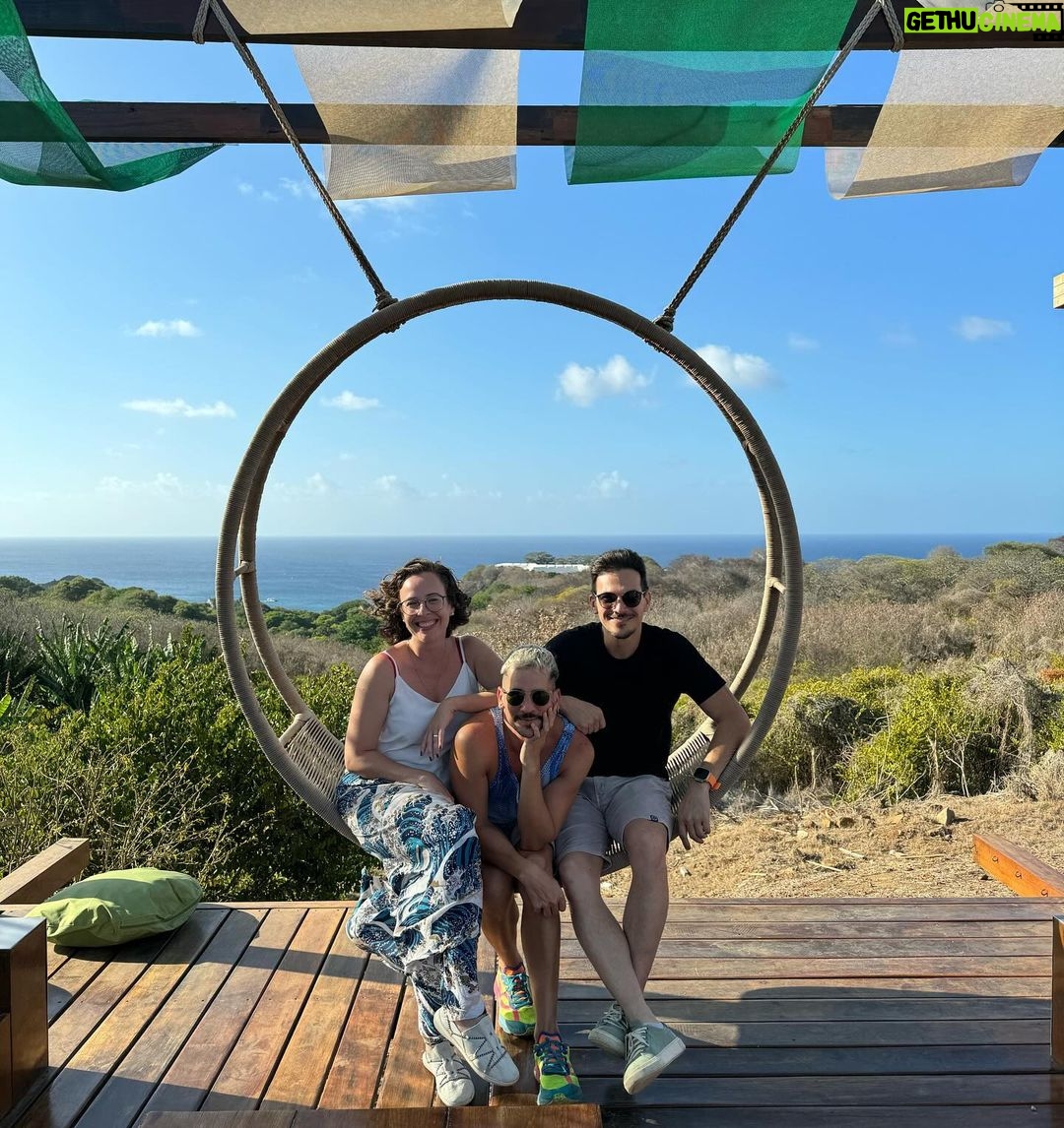 Caio Braz Instagram - Estivemos nos últimos dois dias em Fernando de Noronha gravando um episódio especial pra @globopernambuco chamado Carnaval Noronha. Vai ao ar no Sábado de Carnaval e ficou uma delícia! Obrigado a todos os parceiros dessa caminhada e pela acolhida generosa. Falou Pernambuco eu tô dentro 🩷 @joaopaulogomes @liviafranca @eltondecastroo @julianafarujo @paulawalter @thainafreitas_ @cai0marques @berna.art @mottafoto @agenciaprensa @joaopaulogomes @liviafranca @fortenoronha @almirrouche @sambaprosamigos @ailtonfloroficial