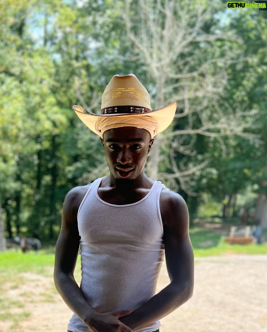 Caleb McLaughlin Instagram - Therapy 💆🏾♂️🤍