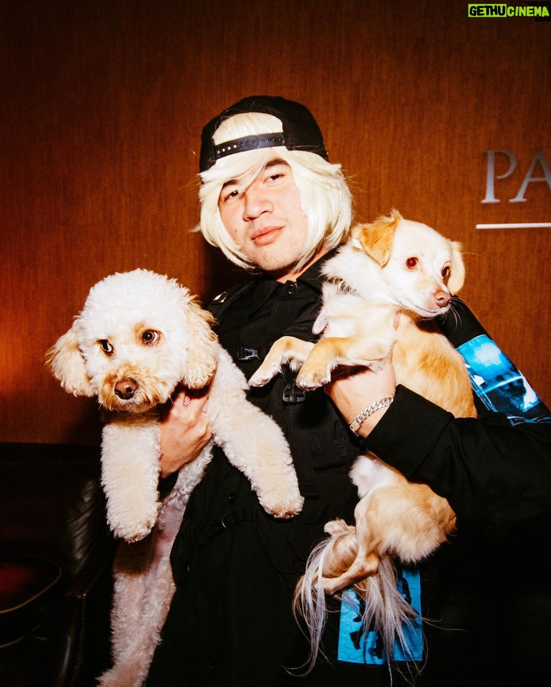 Calum Hood Instagram - Hi I’m Michael Clifford I love anime and WoW 📸 @andydeluca