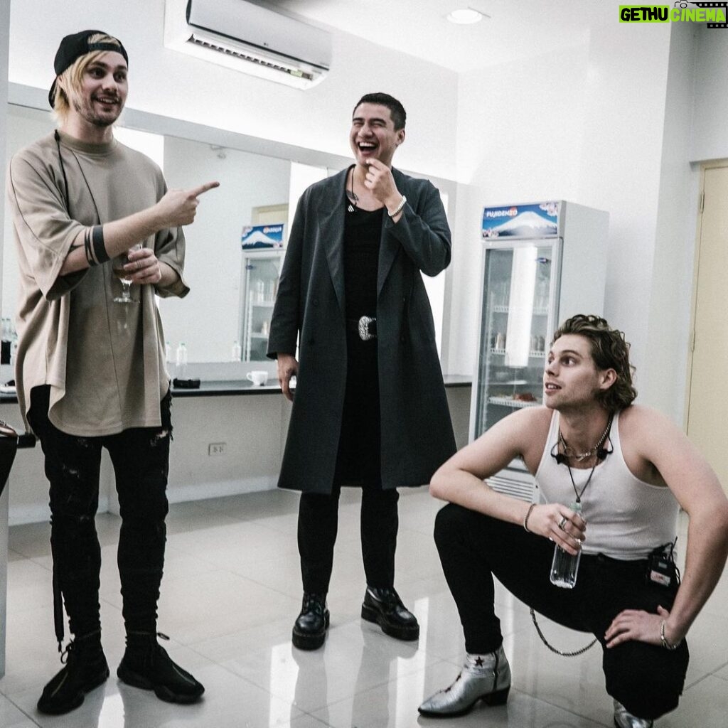 Calum Hood Instagram - There are moments where I realize how lucky I am to be in this dimension... doing what I love with and for people I love. Here are some moments caught along the way by @dkessler in Australia and South Korea. Peep the weird face I’m making in the second photo lol. @michaelclifford @ashtonirwin @lukehemmings The Dojo
