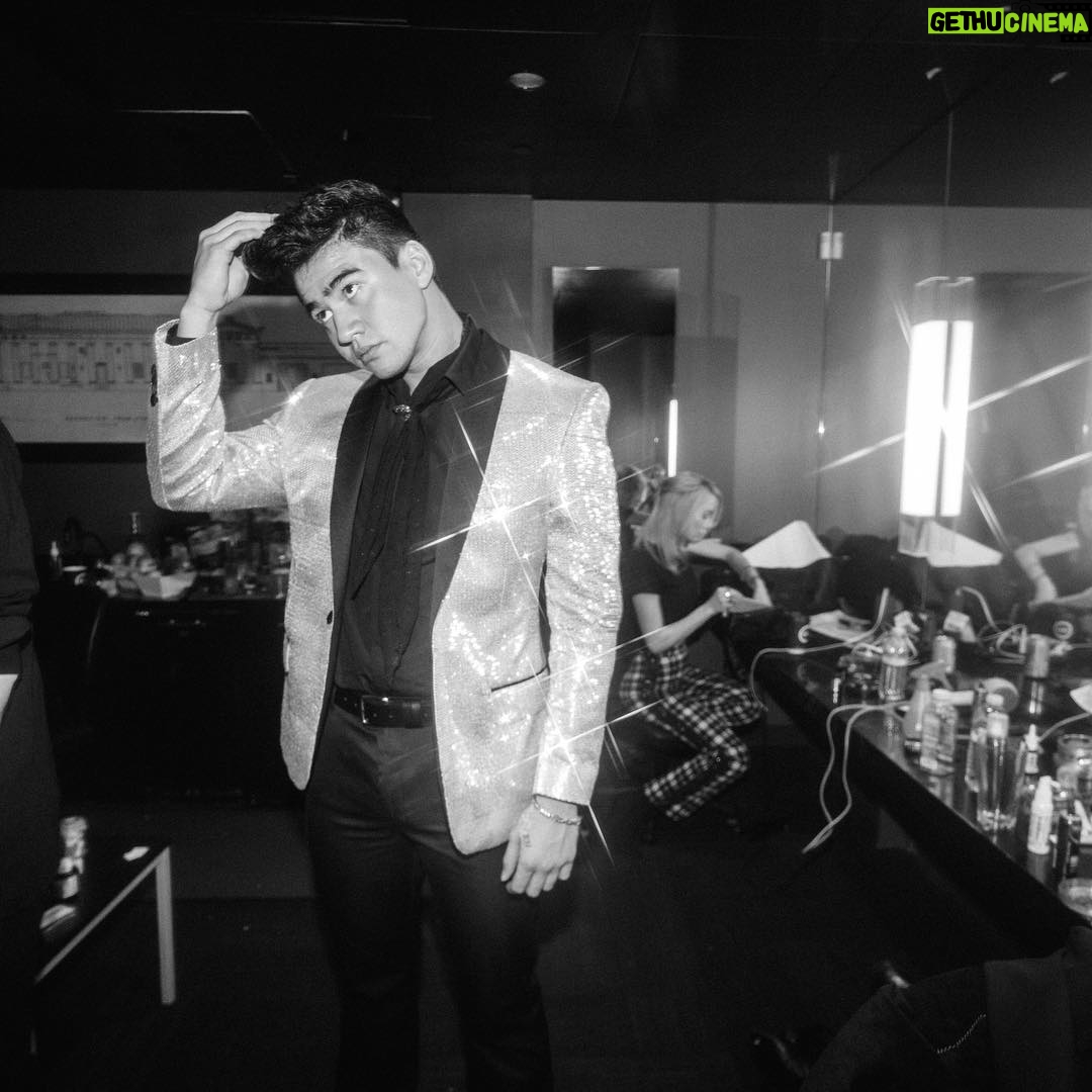 Calum Hood Instagram - ⚡️Home show away from home. Caught by @andydeluca.⚡️ Los Angeles, California