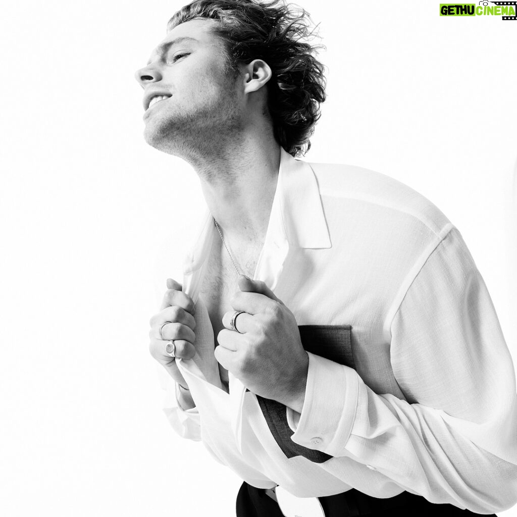 Calum Hood Instagram - 5SOS X L’OFFICIEL USA. Our first feature in a fashion magazine. We’re in a new era for 5 Seconds of Summer. Can’t wait to see these in physical form!!! New York, New York