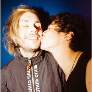 Calum Hood Instagram - You ever love your friends so much?