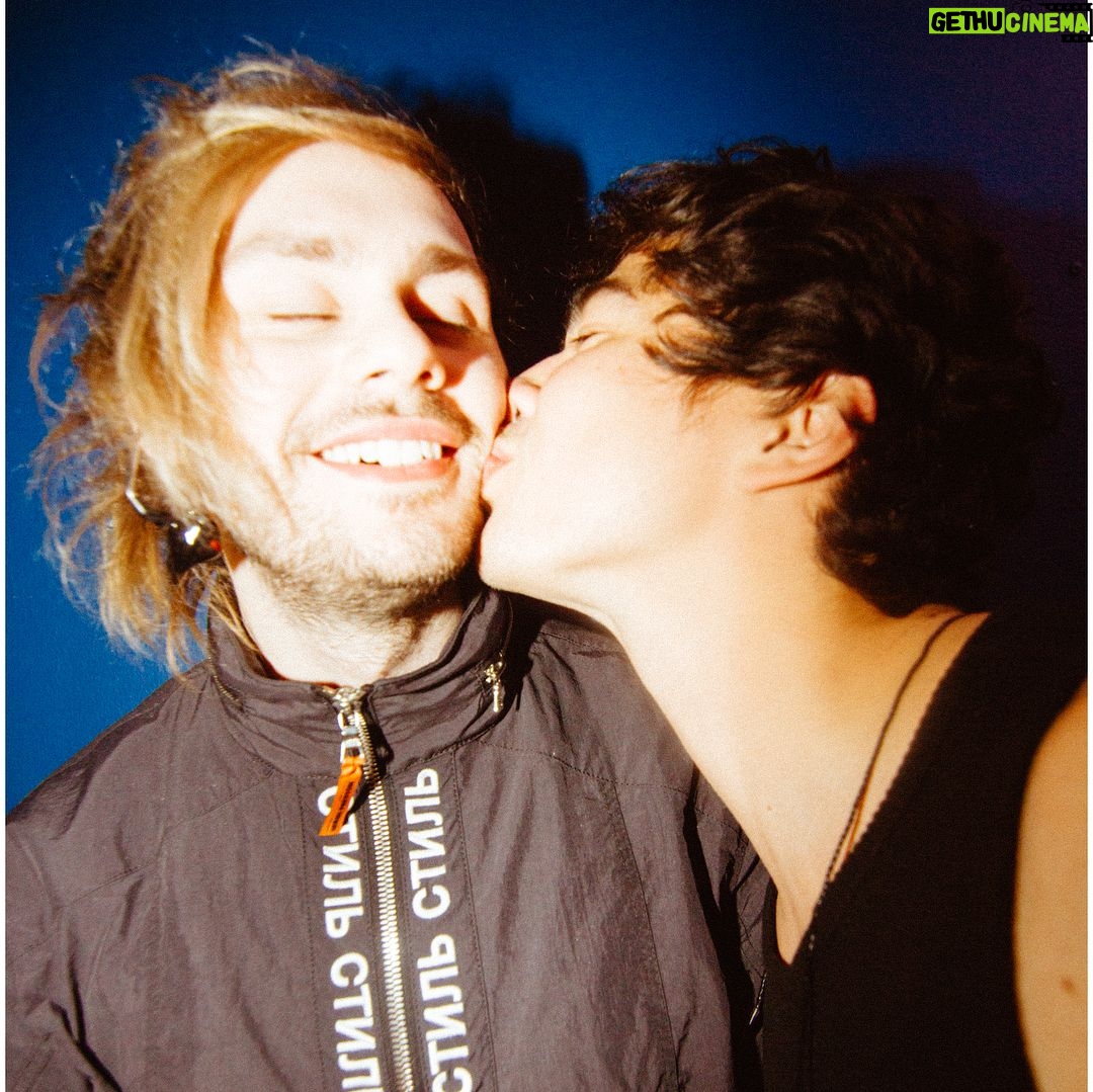 Calum Hood - 517.7K Likes - You ever love your friends so much?