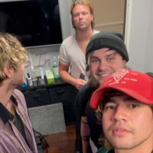 Calum Hood Instagram - 👋👋👋