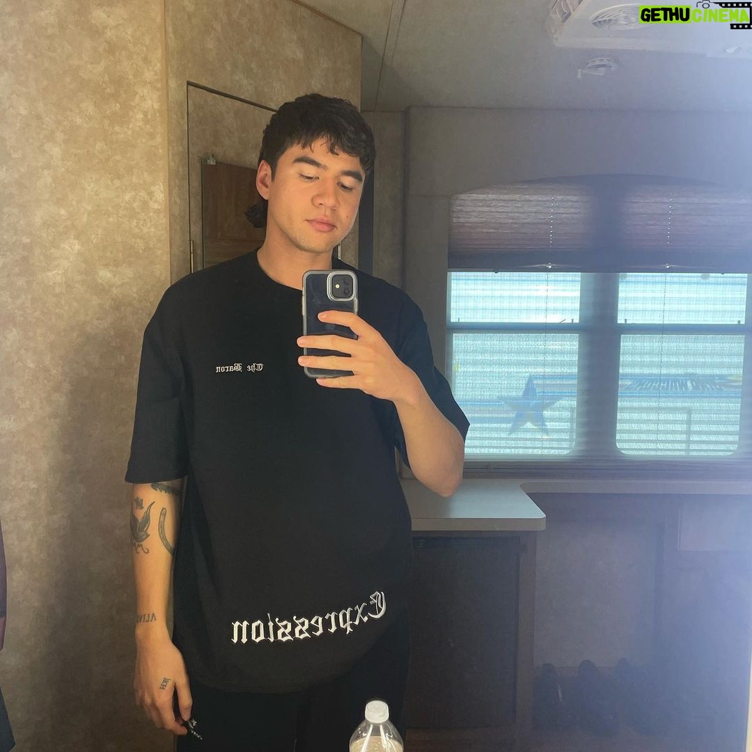 Calum Hood - 651.3K Likes - 👋👋👋
