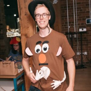 Cameron Kennedy Instagram - Halloween 2022.
Swipe to swap my costume.