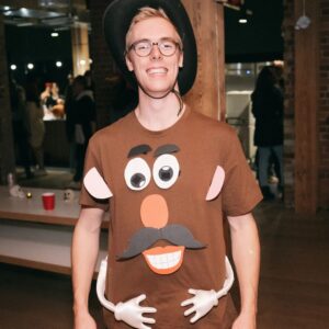 Cameron Kennedy Instagram - Halloween 2022.
Swipe to swap my costume.