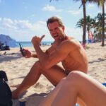Cameron Mathison Instagram - Nude beach? 😂 So great hanging with everyone at @hybridhealthsummit 2024 Amazing people doing amazing things🙏🏼 Fort Lauderdale Fl Beach