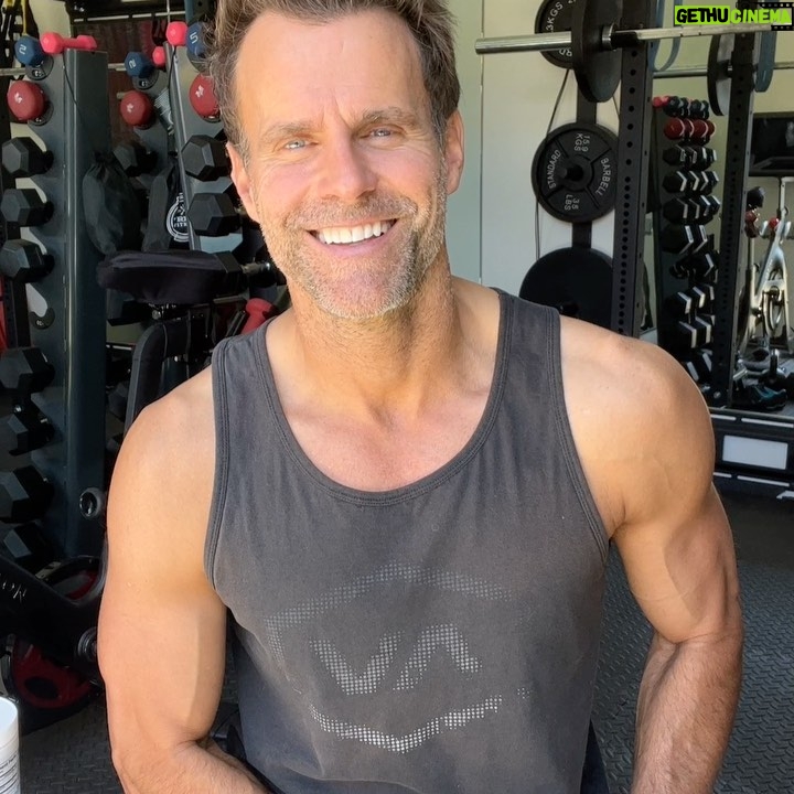 Cameron Mathison Instagram - GIVEAWAY!!!! Two of my favorite products from @nuethix_formulations. I use both of these everyday and have noticed such amazing improvements: 1. MEDIPURE DS -Supports your body’s natural detoxification processes -Supports energy production and vitality -Boosts antioxidant capacity -Supports healthy immune function -Supports healthy GI function 2. BLOAT EAZE PRO -Nutritional support for healthy gut barrier function -Supports healthy Mucosal Lining -Reduces Intestinal Permeability -Reduces Bloating Just: Follow me, follow @nuethix_formulations and tag two people below in the comments!! I will announce the winner June 6th💪🏼💪🏼💪🏼💪🏼 (Continental US only) #nuethixformulations #nuethixathlete #health #giveaway
