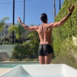Cameron Mathison Instagram - Morning routine☀️💪🏼🙏🏼 #coldplunge #icebath #coldexposure #sunlight