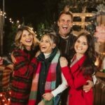 Cameron Mathison Instagram - Just me and three Queens of Christmas 🎄🎅🏼 #greatamericanchristmas #greatamericanfamily #chritmasmovies #christmas