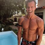 Cameron Mathison Instagram - Stop procrastinating and get in❄️🥶🧊 #icebath #justdoit #healthandwellness
