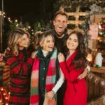 Cameron Mathison Instagram - Just me and three Queens of Christmas 🎄🎅🏼 #greatamericanchristmas #greatamericanfamily #chritmasmovies #christmas