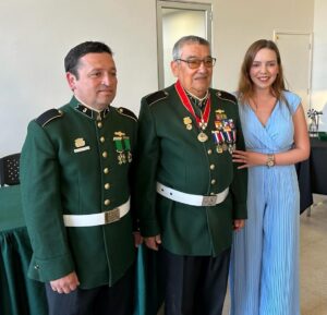 Camila Flores Instagram - ✅ Aniversario 61 de la 3a Compañía de #Bomberos #Peñablanca 
Junto a nuestro #CORE Percy Marin estuvimos acompañando a la 3a Compañía de Bomberos #VillaAlemana en su aniversario 61
Este aniversario fue muy especial porque por fin se pudo celebrar en el nuevo cuartel que tanto trabajo y dedicación entregaron los voluntarios y que nosotros pudimos apoyar para que sea una realidad 
Muy agradecida de que me hayan dado la posibilidad de condecorar a don Manuel quien además es Director Honorario de la Compañía que cumplió 60 años de compromiso con Bomberos