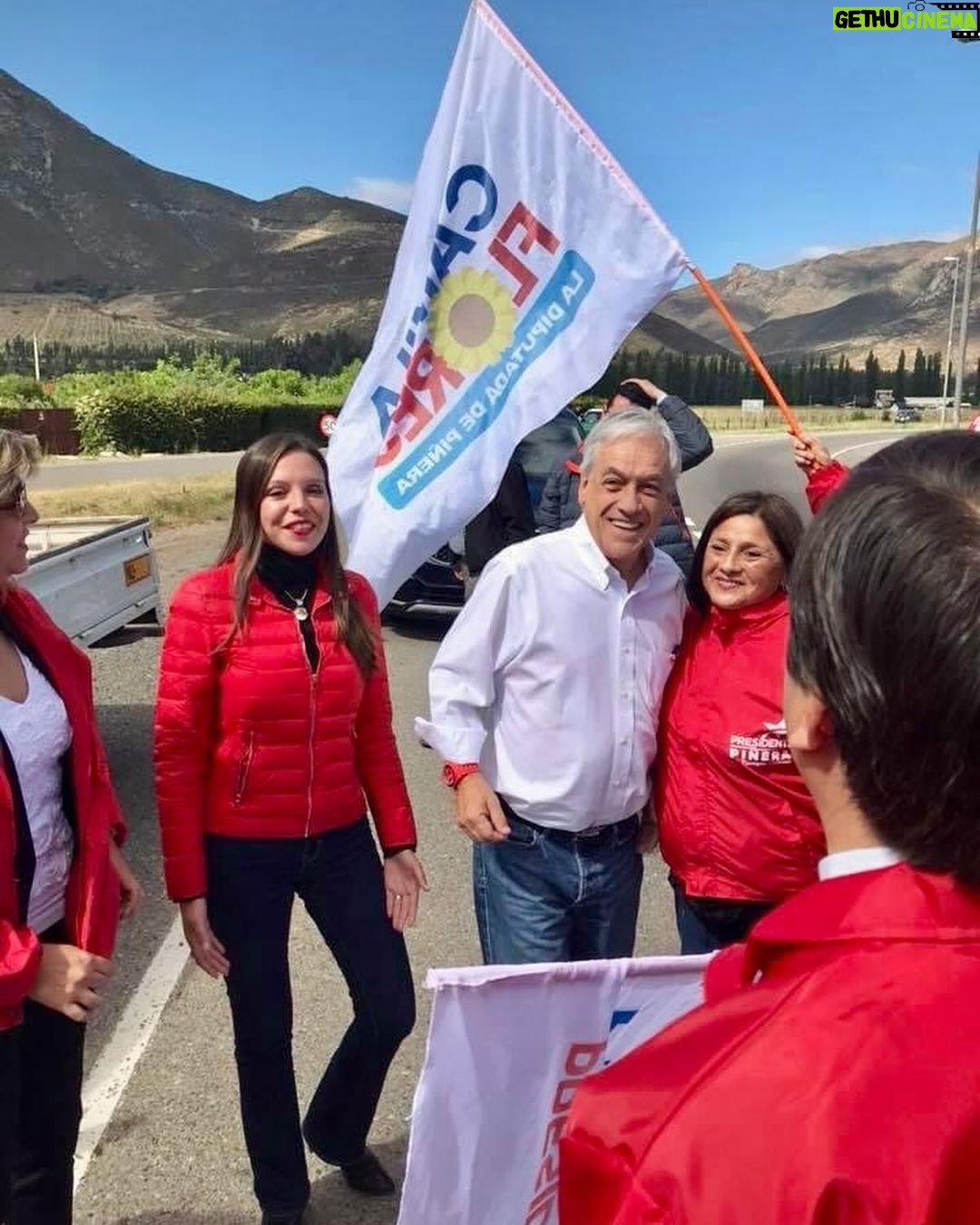 Camila Flores - 4K Likes - Fue un privilegio conocerlo Presidente y colaborar con su primer Gobierno
Hoy lo pude despedir con mucha pena por su trágica y repentina partida, pero a la vez con sentimientos de satisfacción al ver a cientos de compatriotas esperando entrar al ex congreso para darle el último adiós y valorando su contribución a nuestro país
Gracias por darle a Chile lo mejor suyo
Que Dios lo reciba en Su Reino