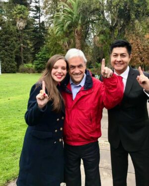 Camila Flores Instagram - Fue un privilegio conocerlo Presidente y colaborar con su primer Gobierno 
Hoy lo pude despedir con mucha pena por su trágica y repentina partida, pero a la vez con sentimientos de satisfacción al ver a cientos de compatriotas esperando entrar al ex congreso para darle el último adiós y valorando su contribución a nuestro país 
Gracias por darle a Chile lo mejor suyo 
Que Dios lo reciba en Su Reino