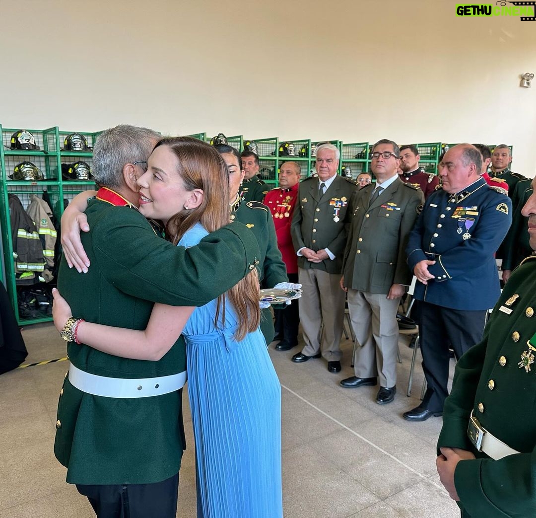 Camila Flores - 362 Likes - ✅ Aniversario 61 de la 3a Compañía de #Bomberos #Peñablanca
Junto a nuestro #CORE Percy Marin estuvimos acompañando a la 3a Compañía de Bomberos #VillaAlemana en su aniversario 61
Este aniversario fue muy especial porque por fin se pudo celebrar en el nuevo cuartel que tanto trabajo y dedicación entregaron los voluntarios y que nosotros pudimos apoyar para que sea una realidad
Muy agradecida de que me hayan dado la posibilidad de condecorar a don Manuel quien además es Director Honorario de la Compañía que cumplió 60 años de compromiso con Bomberos