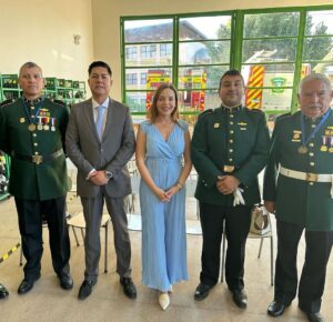 Camila Flores Instagram - ✅ Aniversario 61 de la 3a Compañía de #Bomberos #Peñablanca 
Junto a nuestro #CORE Percy Marin estuvimos acompañando a la 3a Compañía de Bomberos #VillaAlemana en su aniversario 61
Este aniversario fue muy especial porque por fin se pudo celebrar en el nuevo cuartel que tanto trabajo y dedicación entregaron los voluntarios y que nosotros pudimos apoyar para que sea una realidad 
Muy agradecida de que me hayan dado la posibilidad de condecorar a don Manuel quien además es Director Honorario de la Compañía que cumplió 60 años de compromiso con Bomberos